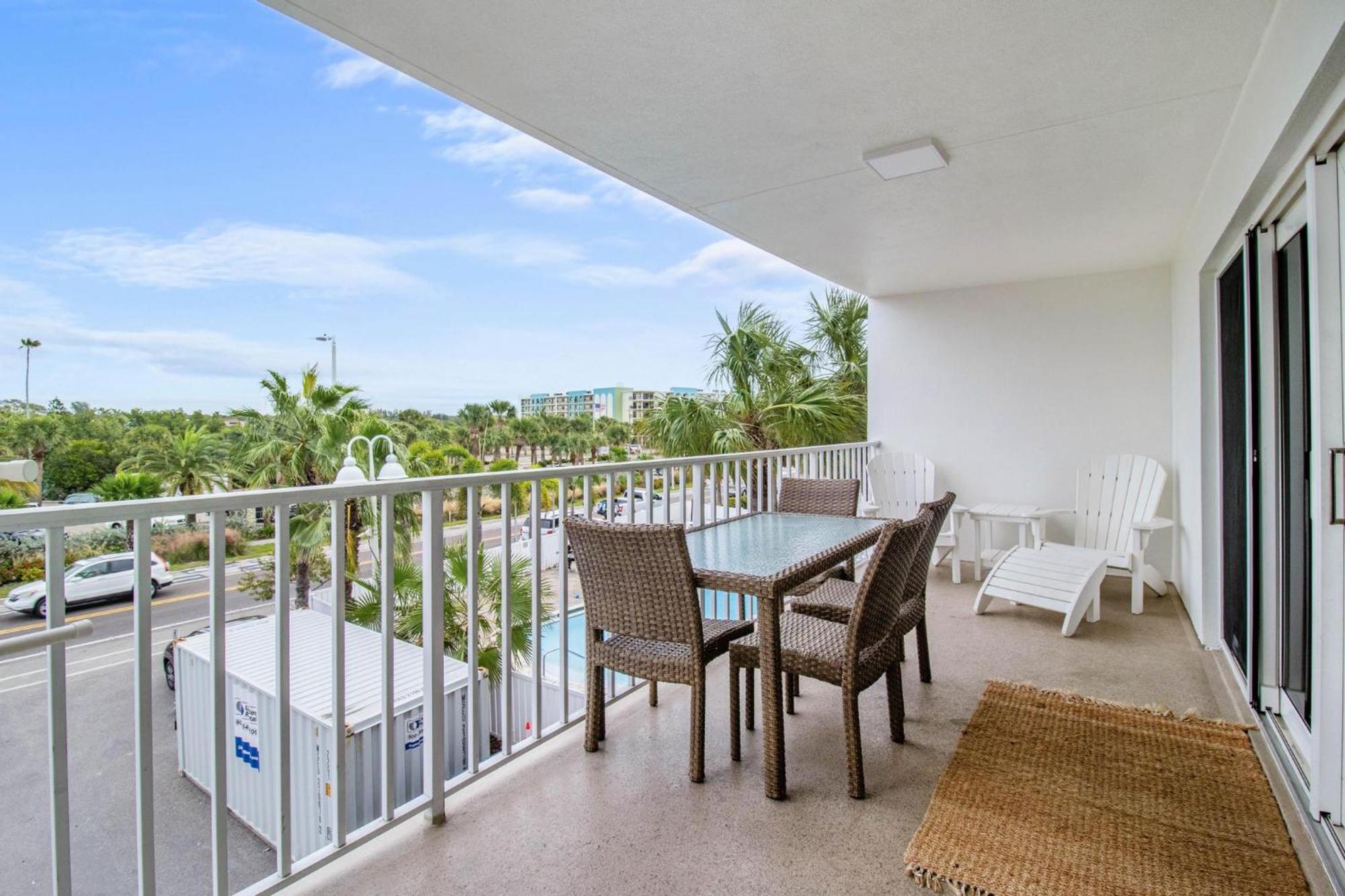 Beach Oasis - No Storm Damage & Guest Ready! Come Enjoy The Heated Pool & Relax At The Beach! Clearwater Beach Bagian luar foto